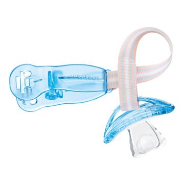 Curaprox Baby trak za dudo s sponko, 1 trak modra